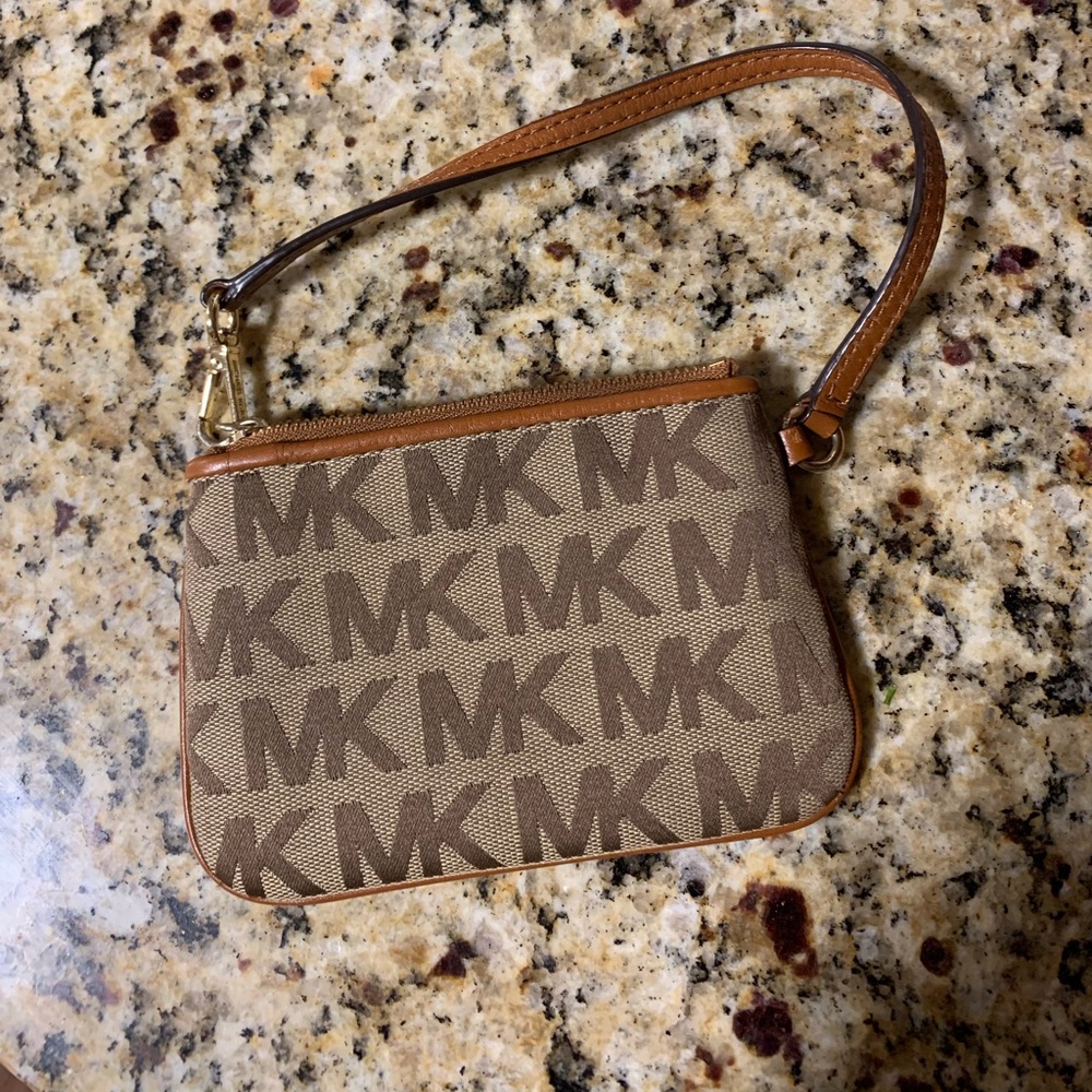 Small Michael kors wristlet - Picture 1 of 2